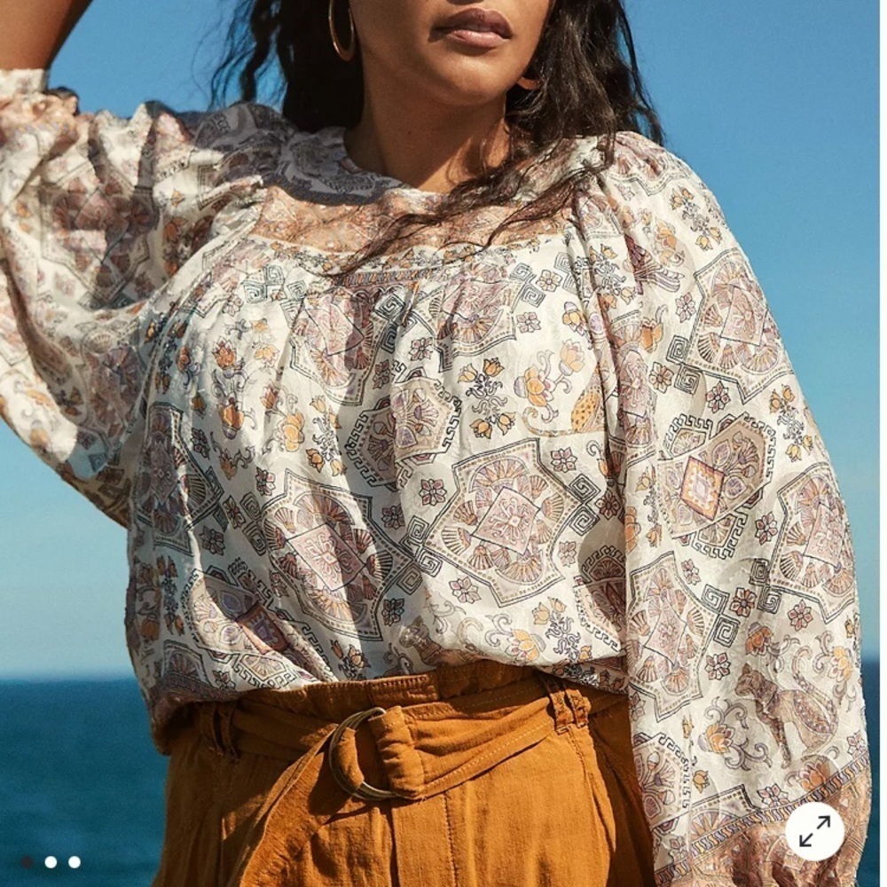 Anthropologie white with tan print blouse 20304
